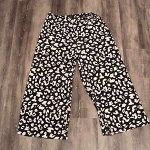 NEVER WORN. Black and white wide legged Capris